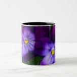Tasse pourpre lunatique de fleurs