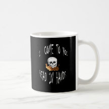 Tête dans la tasse de mains
