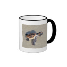 Tortue de mer de bébé, juste hachée tasse