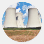 Tours de refroidissement d'une centrale nucléaire autocollant rond