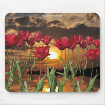 Tulipes rouges et scène de nature de lac sunset tapis de souris