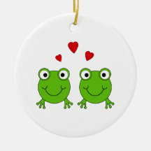 Twee groene kikkers met rode harten ornamenten