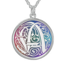Un monogramme initial" collier fantaisie gothique 
