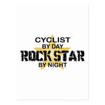 Vedette du rock de cycliste par nuit carte postale