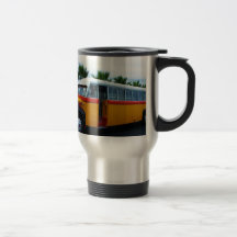 Vieil autobus de Dodge Tasse