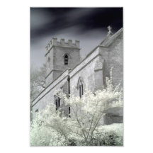 Vieille église anglaise et copie infrarouge d'arbr  tirage photo