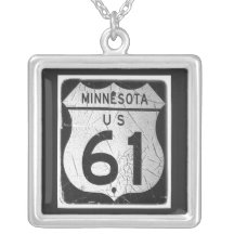 Vieux signe de la route 61 collier