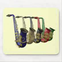 Vijf Kleurrijke Saxofoons in een Lijn Mousepad Muismat
