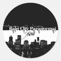 Ville de pluie paranormale -- Paysage urbain Adhésif Rond