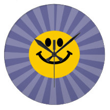 Visage souriant heureux horloges murales