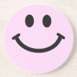 Visage souriant rose dessous de verres