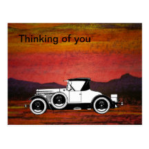 Voiture vintage sur la peinture rouge cartes postales