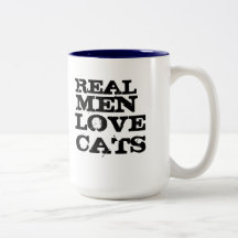 Vraie tasse de chats d'amour d'hommes
