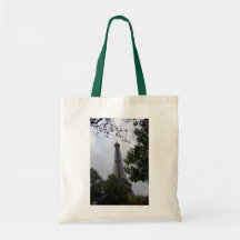Vue de Tour Eiffel entre le feuillage Sacs De Toile