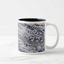 Vue satellite d'une plume 3 de cendre mug à café