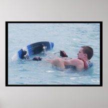 Wakeboarder die in Poster vastbinden