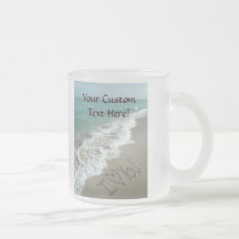 Zand die op het Strand schrijven, houd ik van u Koffie Mokken
