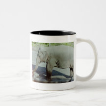 Zijn grote koffie mok