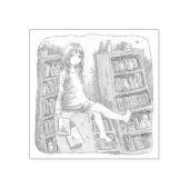さなやくじ 水色のお部屋で、たくさんある本棚の一つの上に座っている素足の女性のイラスト 	RUBBERSTEMPEL (Afrduk)