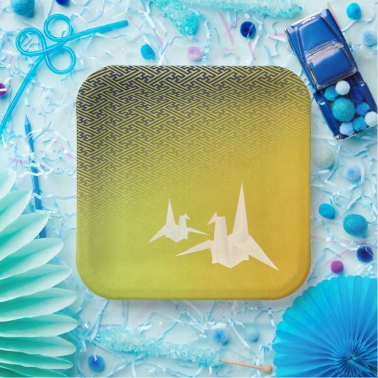 折鶴と紗綾形紋様（金地に紺青色）のペーパープレート PAPIEREN BORDJE (Feest)