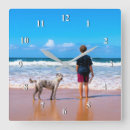 Zoek naar huisdieren klokken Foto