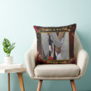Recherche de maison gothique coussins Newly weds