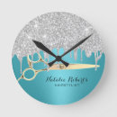 Recherche de coiffeuse horloges Cheveux