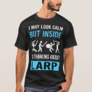 Recherche de larve tshirts Table