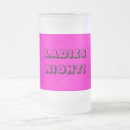 Recherche de nuit de filles tasses Vin