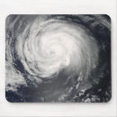 Recherche de oeil du cyclone Météorologie