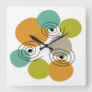 Zoek naar kleurrijke klokken Retro