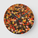 Recherche de feuille rouge horloges Nature