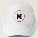 Recherche de initial casquettes Texte