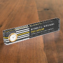 Zoek naar geel naambordjes Bureau