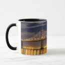 Recherche de pont suspendu tasses Image de couleur