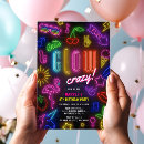 Recherche de lumière noire invitations Pour enfants