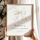 Recherche de fête posters Elle noue le noeud