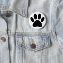 Recherche de chien blanc badges Pattes