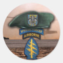 Recherche de bérets verts autocollants Forces spéciales