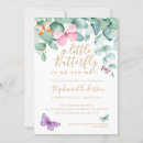 Recherche de papillon sur le rose Un petit papillon