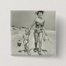 Recherche de maillot de bain badges Regarder l'appareil photo