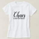 Recherche de coordonnateur vêtements Typographie