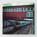 Zoek naar trein klokken Foto