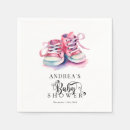 Recherche de chaussures serviettes C'est une fille