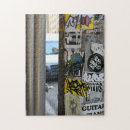 Zoek naar graffiti puzzels Fotografie