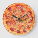 Zoek naar pepperoni pizza klokken Voedsel