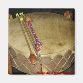 100_0046, Montaukett Indiase natie Magneet