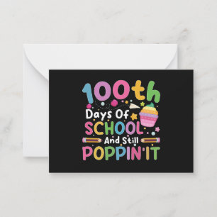 100 dagen school en nog steeds poppend meisje  notitiekaartje