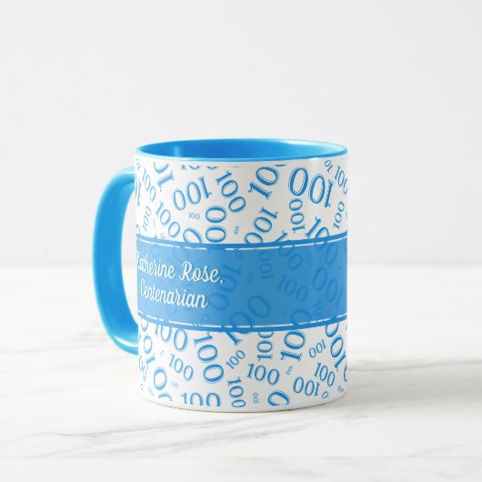 100e Birthday Blue & White Random Number Pattern Mok (Voorkant links)
