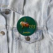 101 jaar oud, Golden Lily Button Pin (In situ)